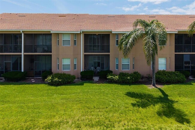 Building Photo - 905 Fairwaycove Ln