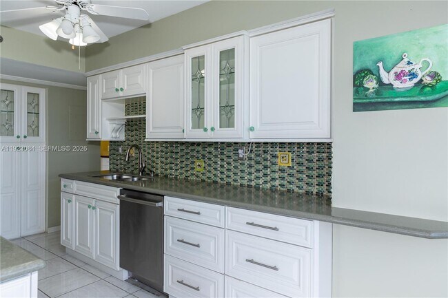 Building Photo - 3500 Mystic Pointe Dr