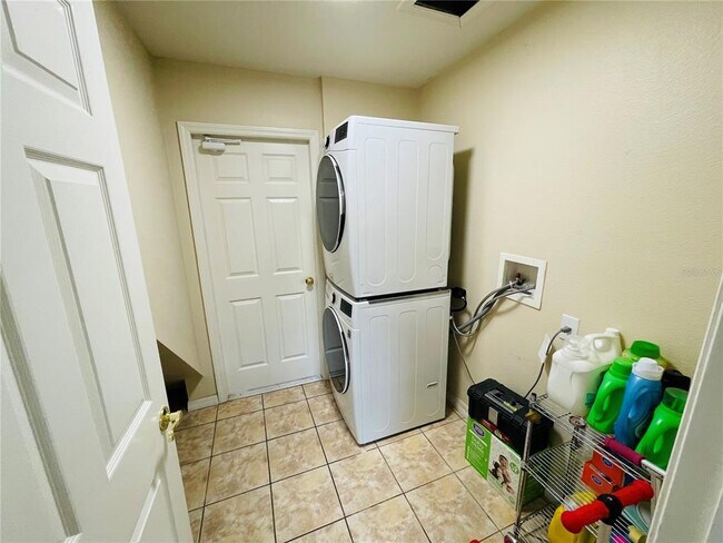 Building Photo - 1418 Spring Fest Ln