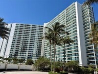 Building Photo - 100 Bayview Dr