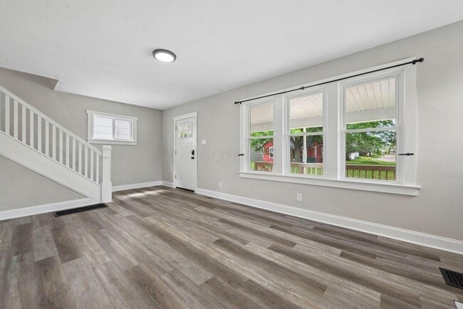 Building Photo - 529 E Morrill Ave