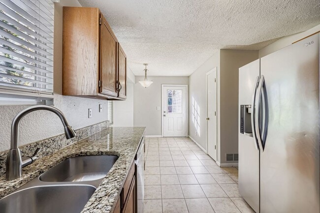 Building Photo - Beautiful 3-Bedroom Home with Open Floor P...