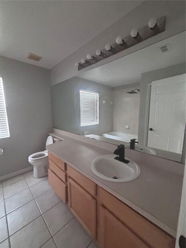 Building Photo - Golf Community Home