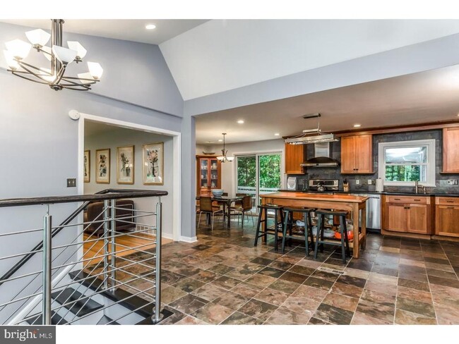 Building Photo - 100 Tudor Ln