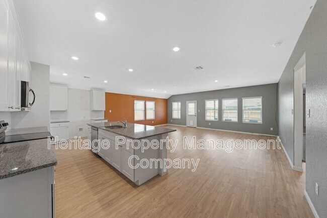 Building Photo - 2700 Coral Vly