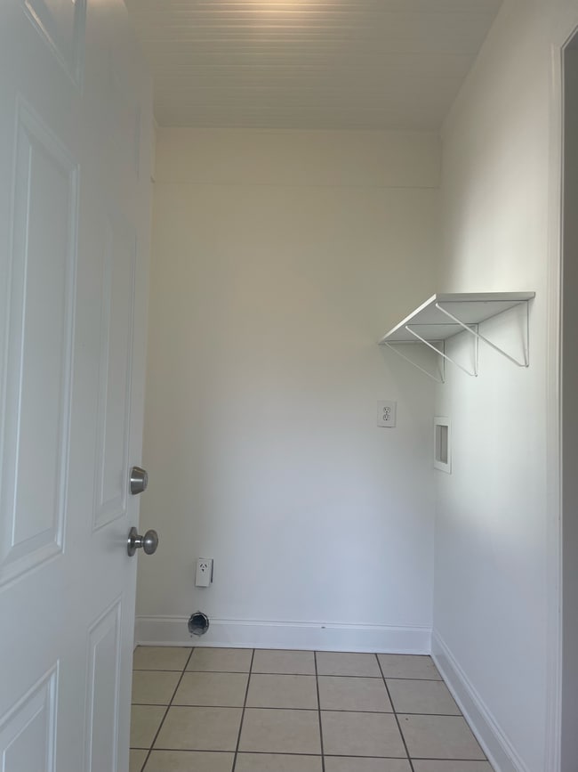 Building Photo - Sylvan