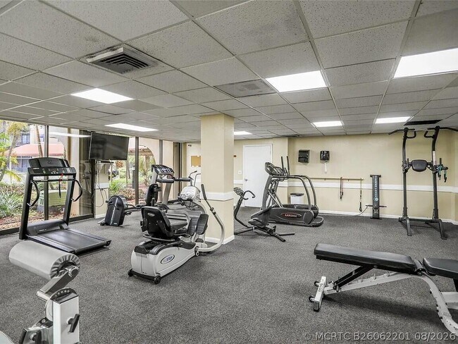 Building Photo - 4040 N Hills Dr