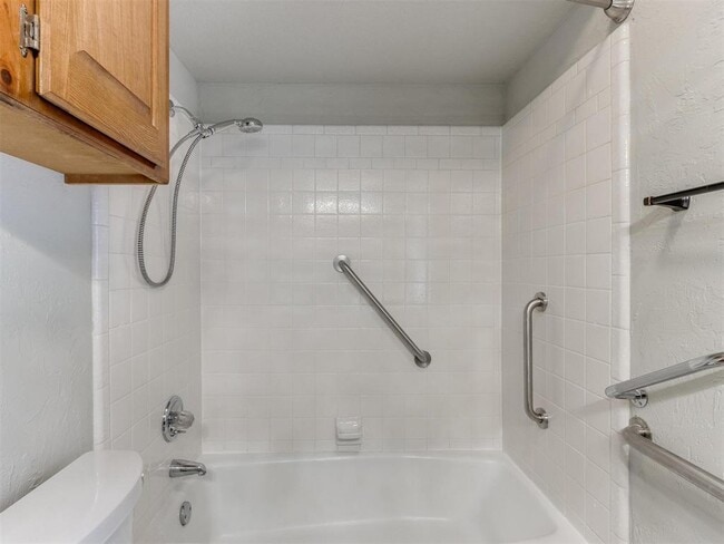 Building Photo - 625 36th Ave NW