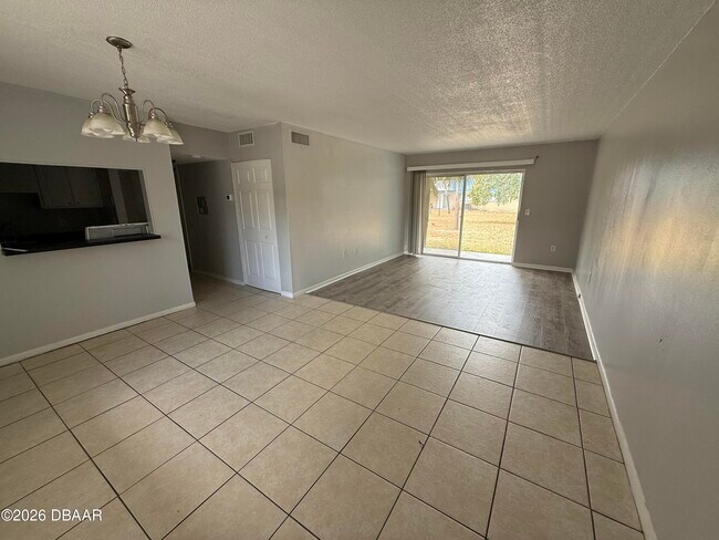 Building Photo - 1850 S Park Ave