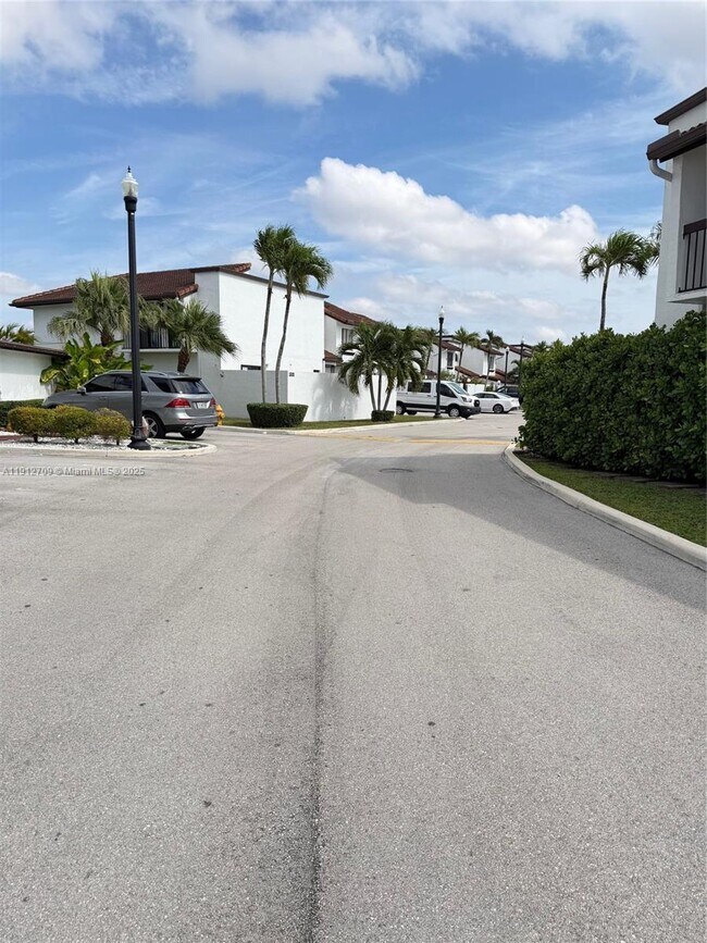 Building Photo - 1271 SW 124th Ct