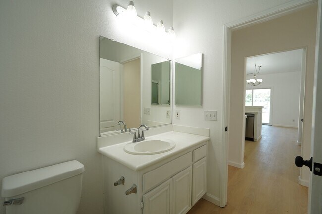 Building Photo - Beautiful 3 Bed / 2 Bath Moreno Valley Home with Garage