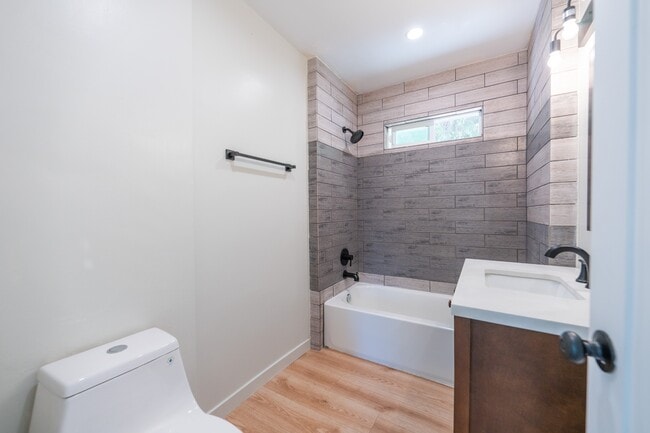 Building Photo - 7514 Woodley Ave