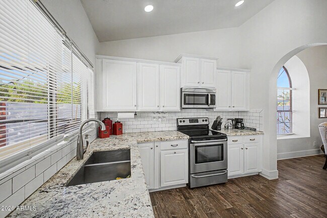 Building Photo - 11670 N 109th St