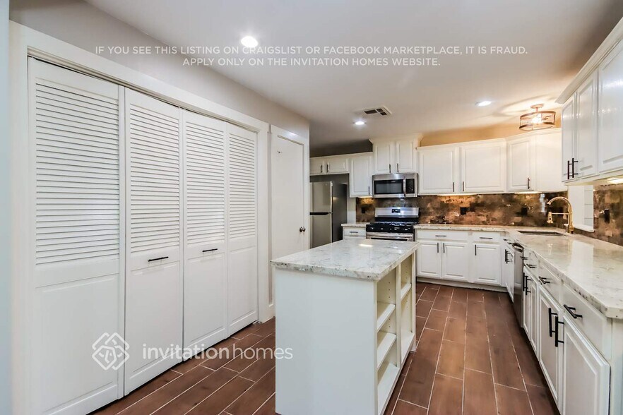 Building Photo - 2 Edgewood Forest Ct