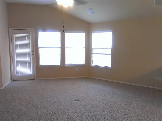 Building Photo - 5004 Birchwood Dr