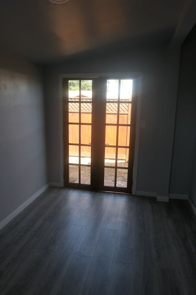 Building Photo - Studio Apartment Available. Watsonville, C...
