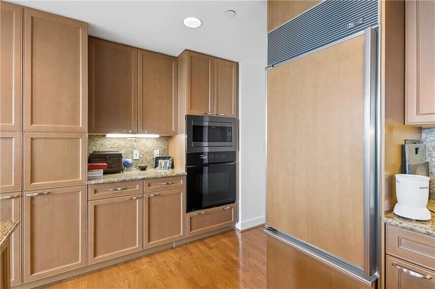Building Photo - 700 Park Regency Pl NE