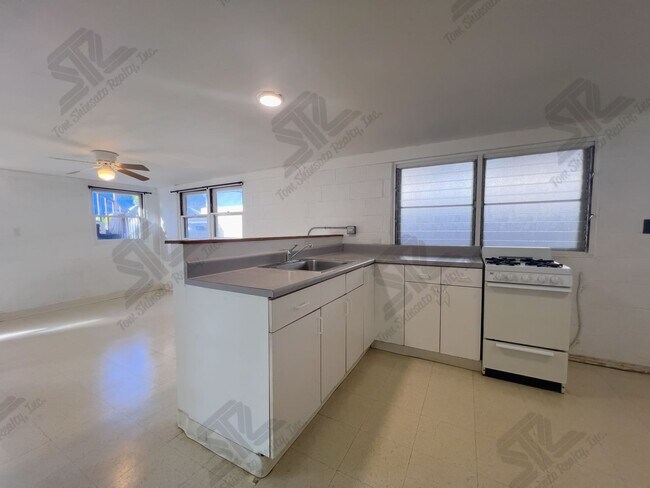 Building Photo - 435
