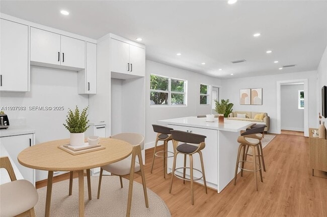 Building Photo - 1046 Jann Ave