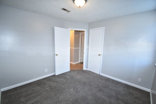 Building Photo - 103 Bennett Dr
