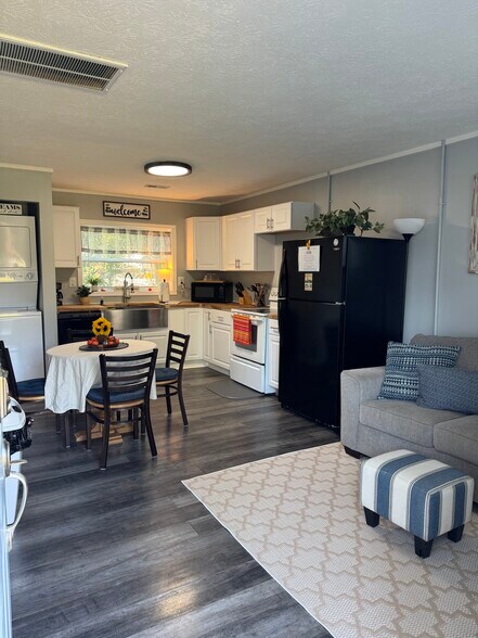 Building Photo - 1115 Henrietta Dr