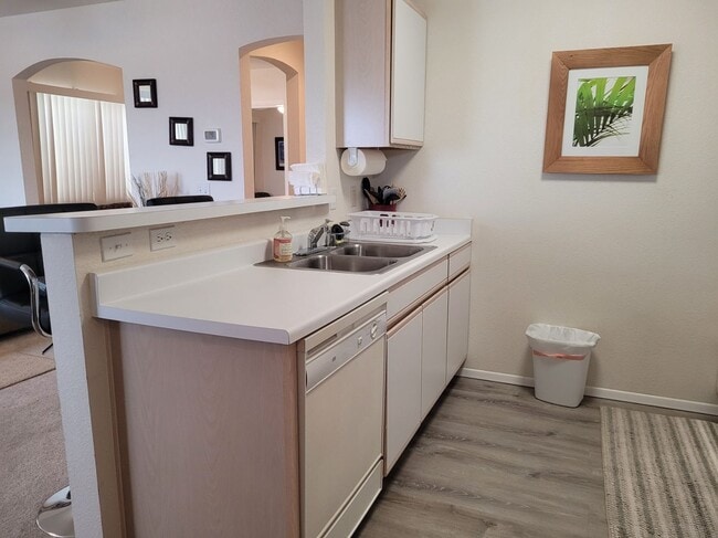 Building Photo - Charming 1-Bedroom Apartment for Short-Term Rental in the Heart of Bullhead City!