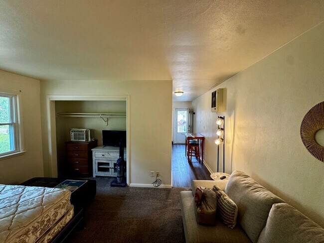 Building Photo - Top Floor Furnished Studio Apartment – All Utilities Included!