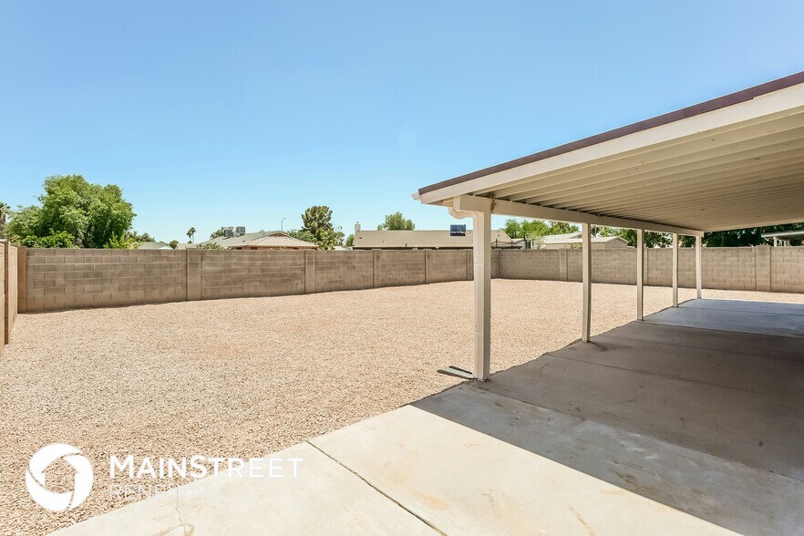 Building Photo - 2249 E Gable Ave