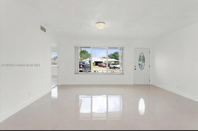 Building Photo - 7160 SW 5th Ct