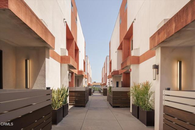 Building Photo - 1015 Figueroa Terrace