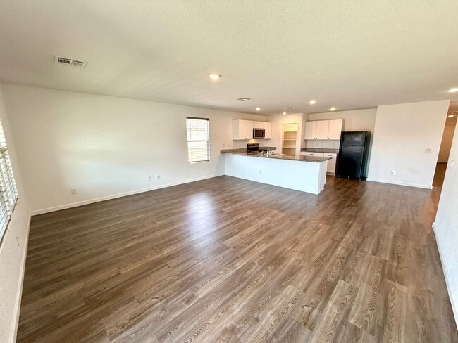 Building Photo - Spacious 4 Bedroom Home with Solar & Moder...