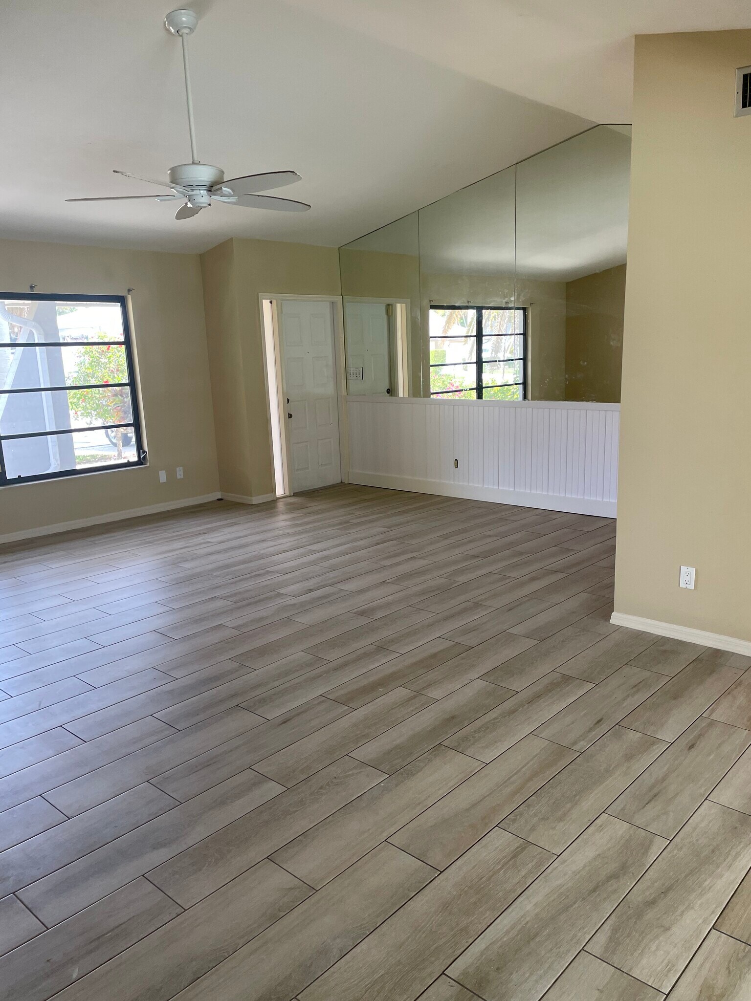 Building Photo - 2584 Longboat Dr