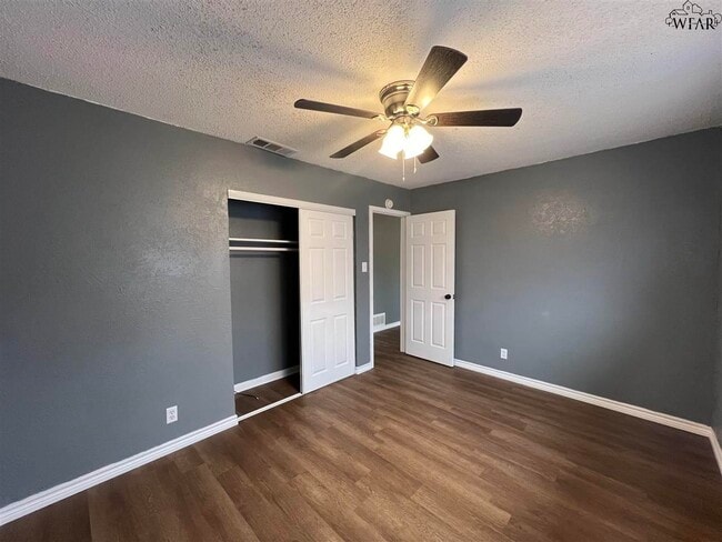 Building Photo - 5026 Lakefront Dr
