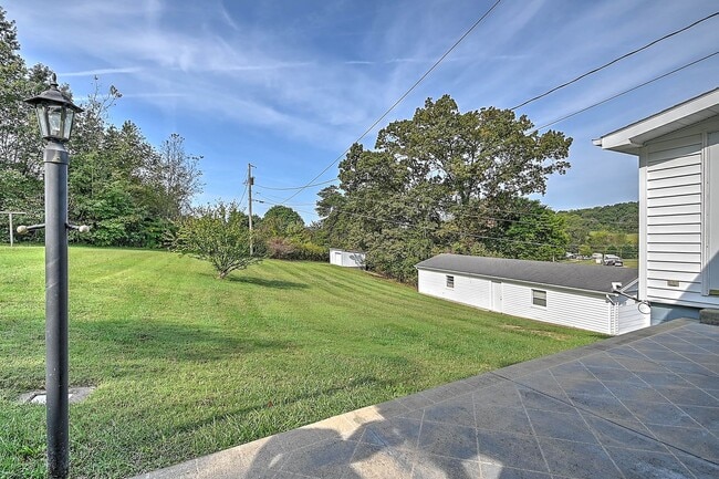Building Photo - 135 Hixon Cir