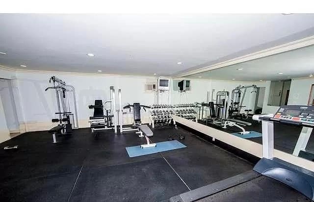 Building Photo - 1154 S Barrington Ave