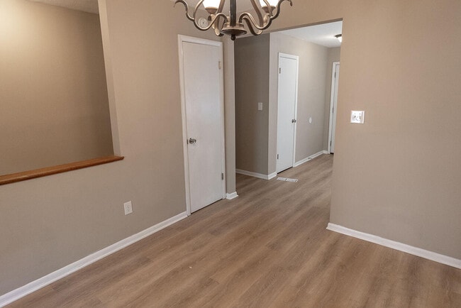 Building Photo - 3006 Lynnwood Dr