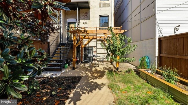 Building Photo - 1450 Harvard St NW