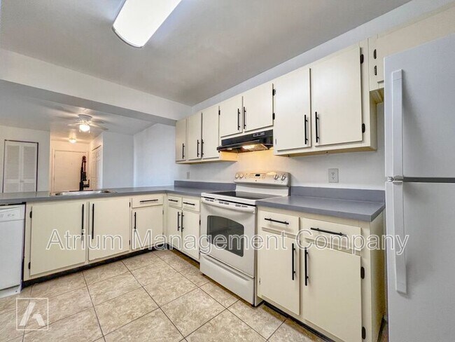 Building Photo - 630 Kenwick Cir
