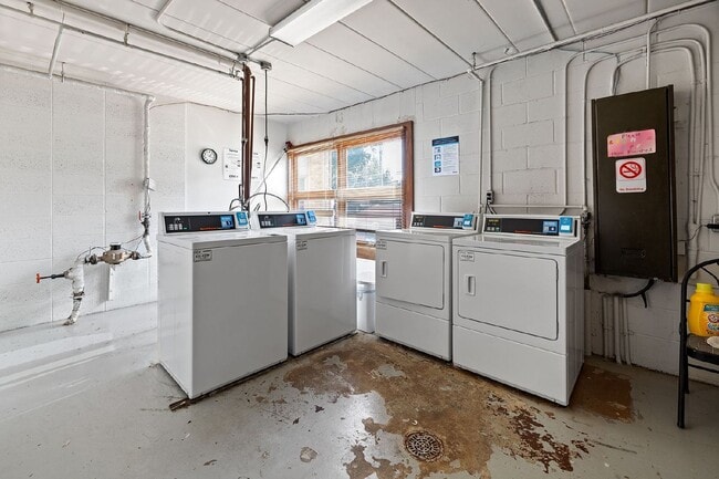 Building Photo - Charming 1 bedroom Condo Available Now!