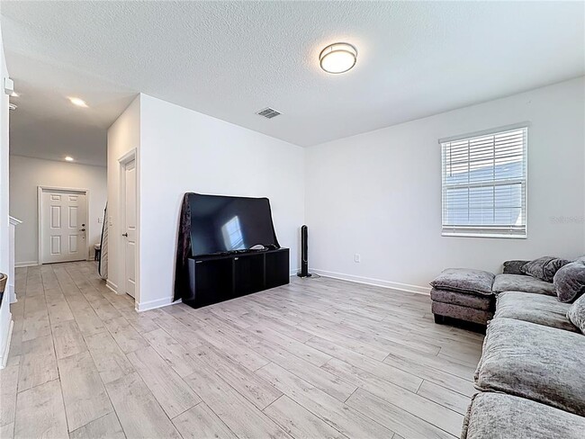 Building Photo - 3077 Ella Wy