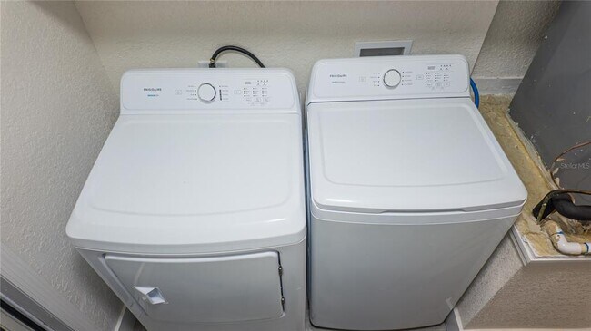 Building Photo - 4395 NE 33rd Ave