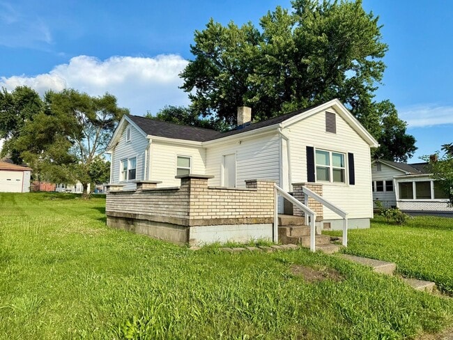 Building Photo - Cottage with a large porch