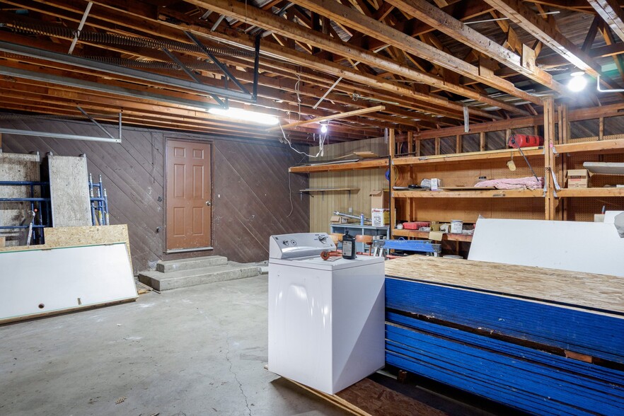Building Photo - 213 E Missoula Ave