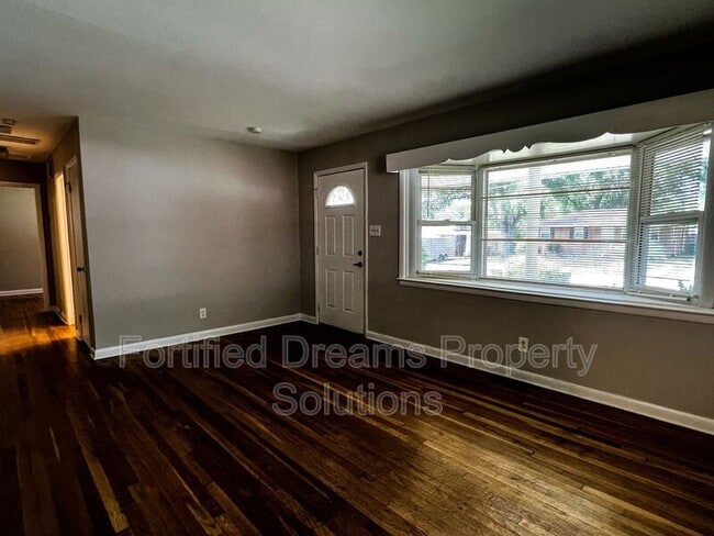 Building Photo - 1908 Rayston Dr