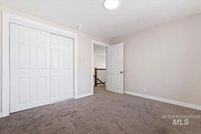 Building Photo - Renovated Nampa Home