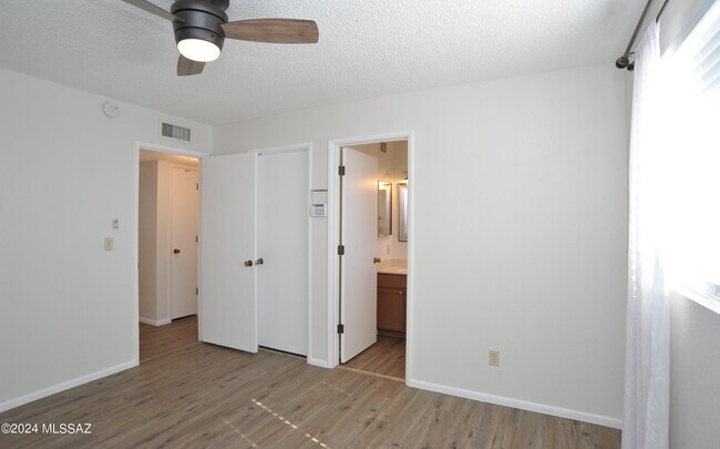 Building Photo - 3777 W Horizon Hills Dr