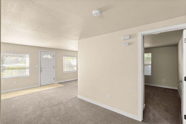 Building Photo - Single Family Ranch