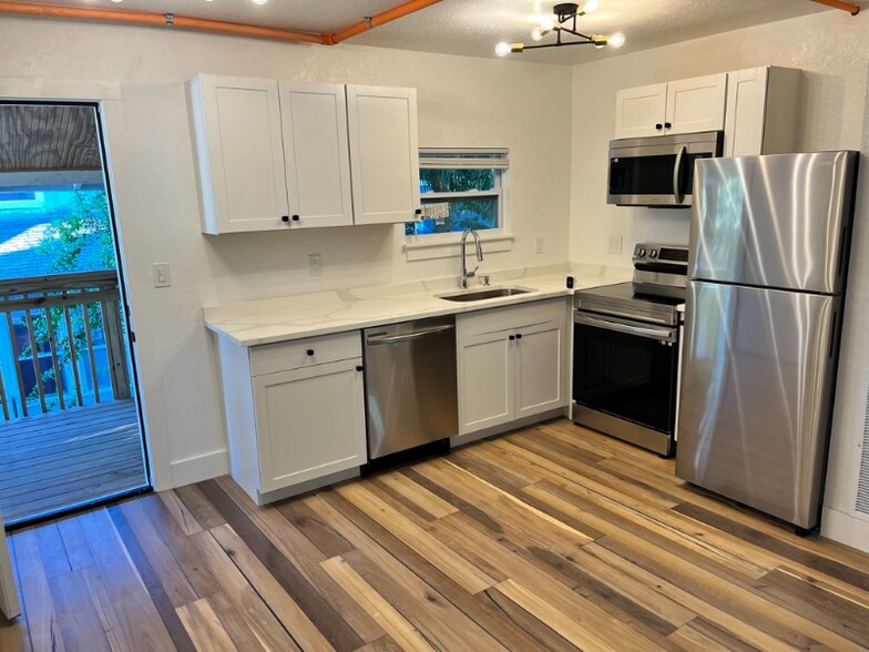 Building Photo - 2745 2nd Ave S