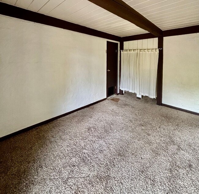 Building Photo - 2 Bed / 2 Bath Lakeview Bellevue cottage $2,995/month