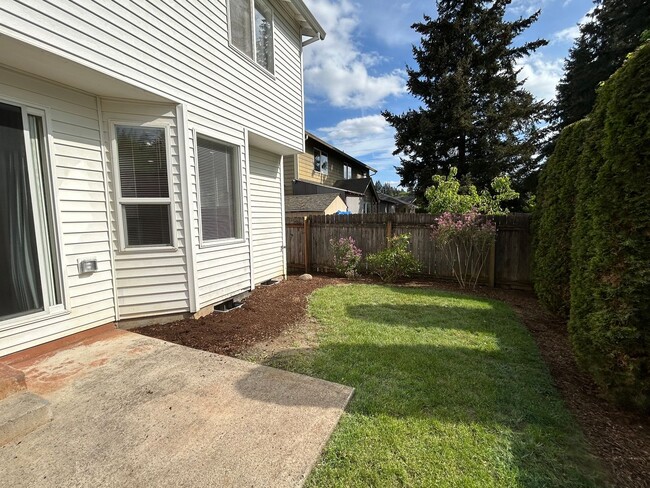Building Photo - Newly Remodeled 4B/2.5Ba in East Vancouver!